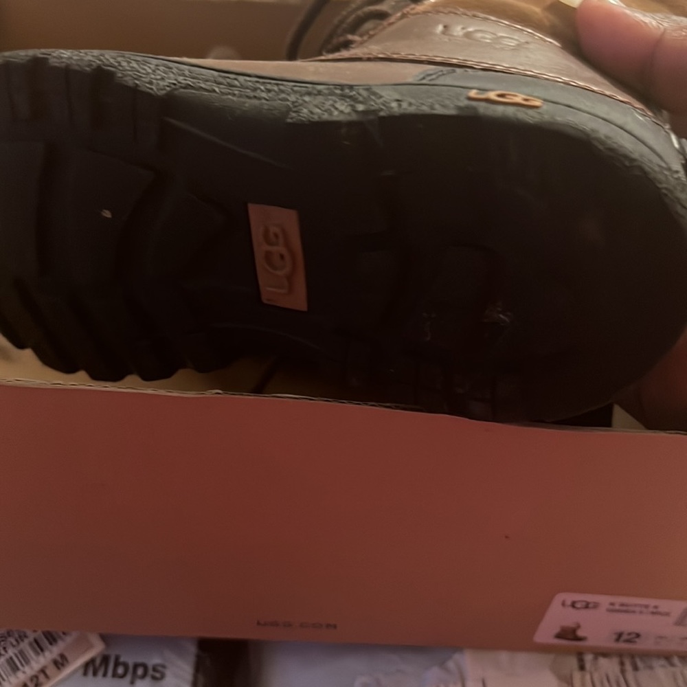 Butte kids uggs - Picture 3 of 4